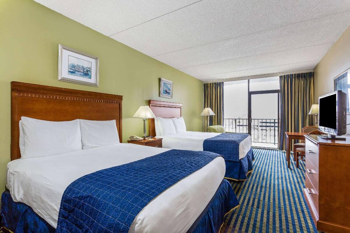 In-room safe, laptop workspace, iron/ironing board