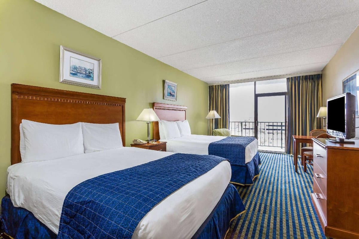 In-room safe, laptop workspace, iron/ironing board, rollaway beds