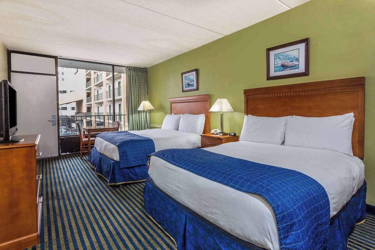 In-room safe, laptop workspace, iron/ironing board