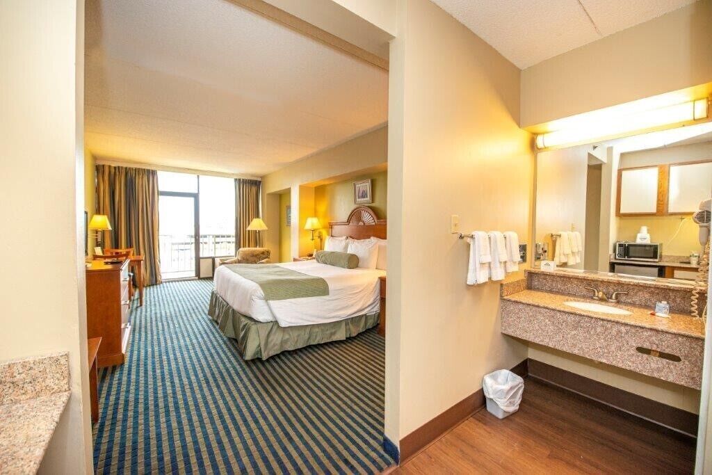 In-room safe, laptop workspace, iron/ironing board, rollaway beds