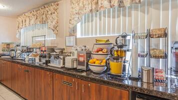 Desayuno para llevar gratuito y diario