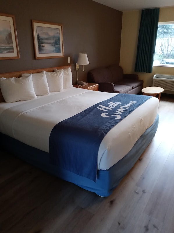 Standard Room, 1 King Bed | In-room safe, individually decorated, individually furnished