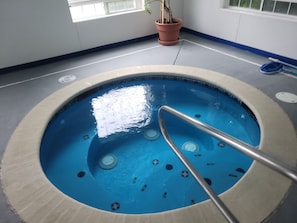 Indoor spa tub