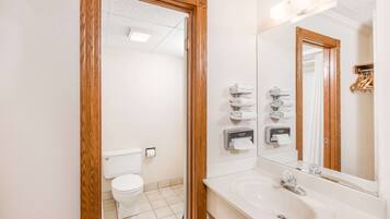 Tina con regadera, tina profunda, amenidades de baño gratuitas