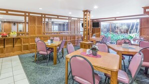 Free continental breakfast  - Knights Inn South Sioux City (South Sioux City)
