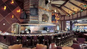 7 bars/lounges
