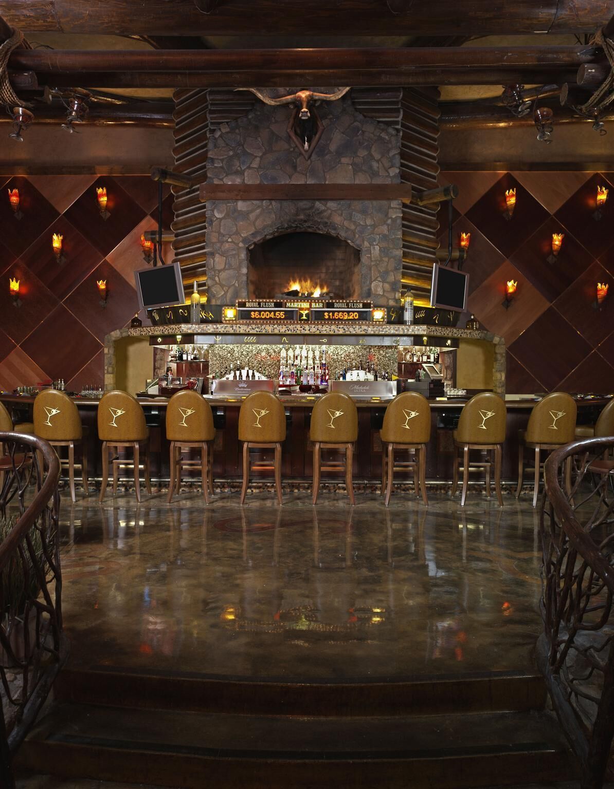 7 bars/lounges