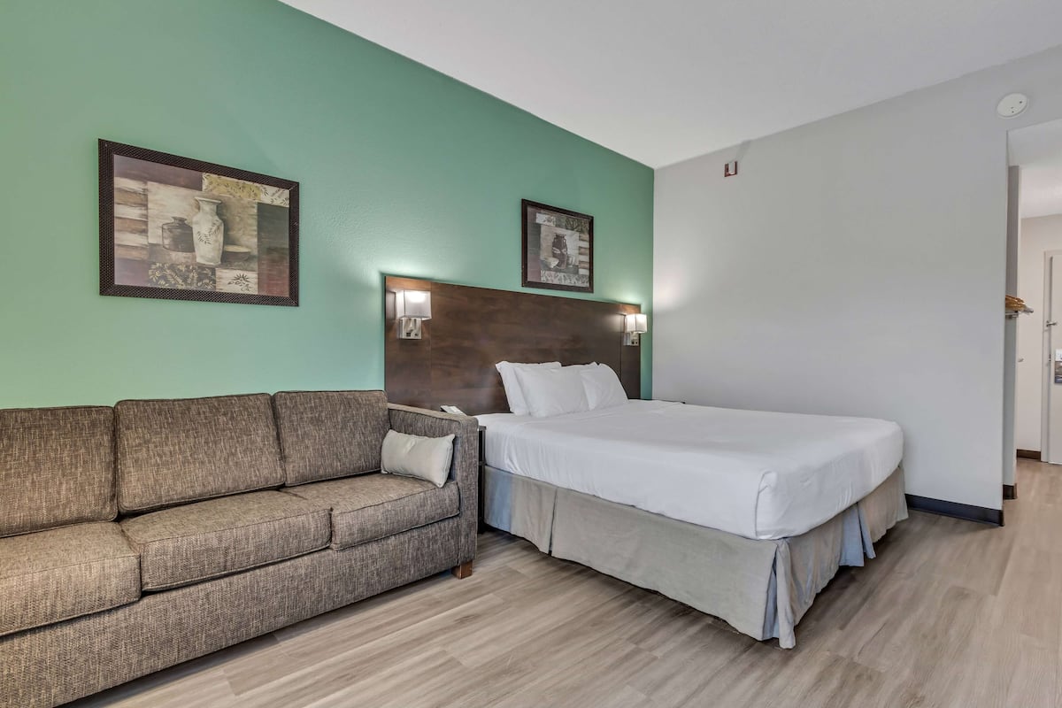 2 bedrooms, desk, blackout drapes, iron/ironing board