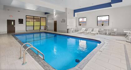 Comfort Inn & Suites Hazelwood - St. Louis