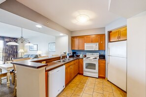 Condo, 2 Bedrooms | Private kitchen | Full-size fridge, microwave, oven, coffee/tea maker