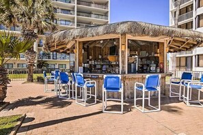 Poolside bar