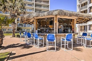 Poolside bar