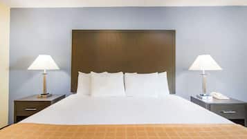 Room, 1 King Bed, Non Smoking | Pillowtop beds, in-room safe, desk, laptop workspace