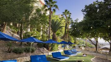 Private beach, beach cabanas, beach towels, beach bar