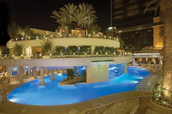 2 outdoor pools, pool cabanas (surcharge), pool loungers - Golden Nugget Las Vegas Hotel & Casino (Las Vegas)