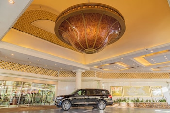 Hotel exterior and entrance at Golden Nugget Las Vegas Hotel & Casino