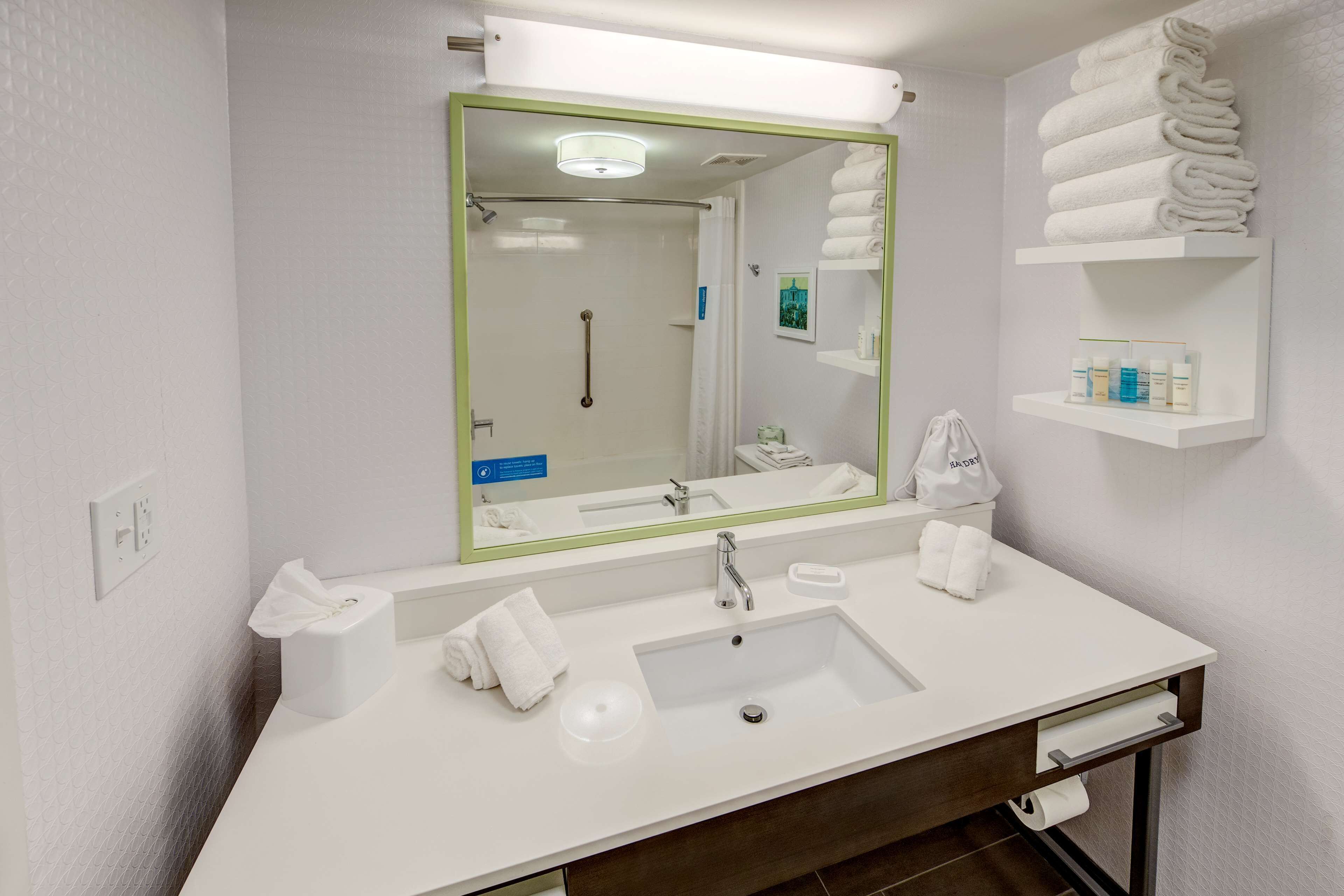 combined shower/bathtub, free toiletries, hair dryer, towels