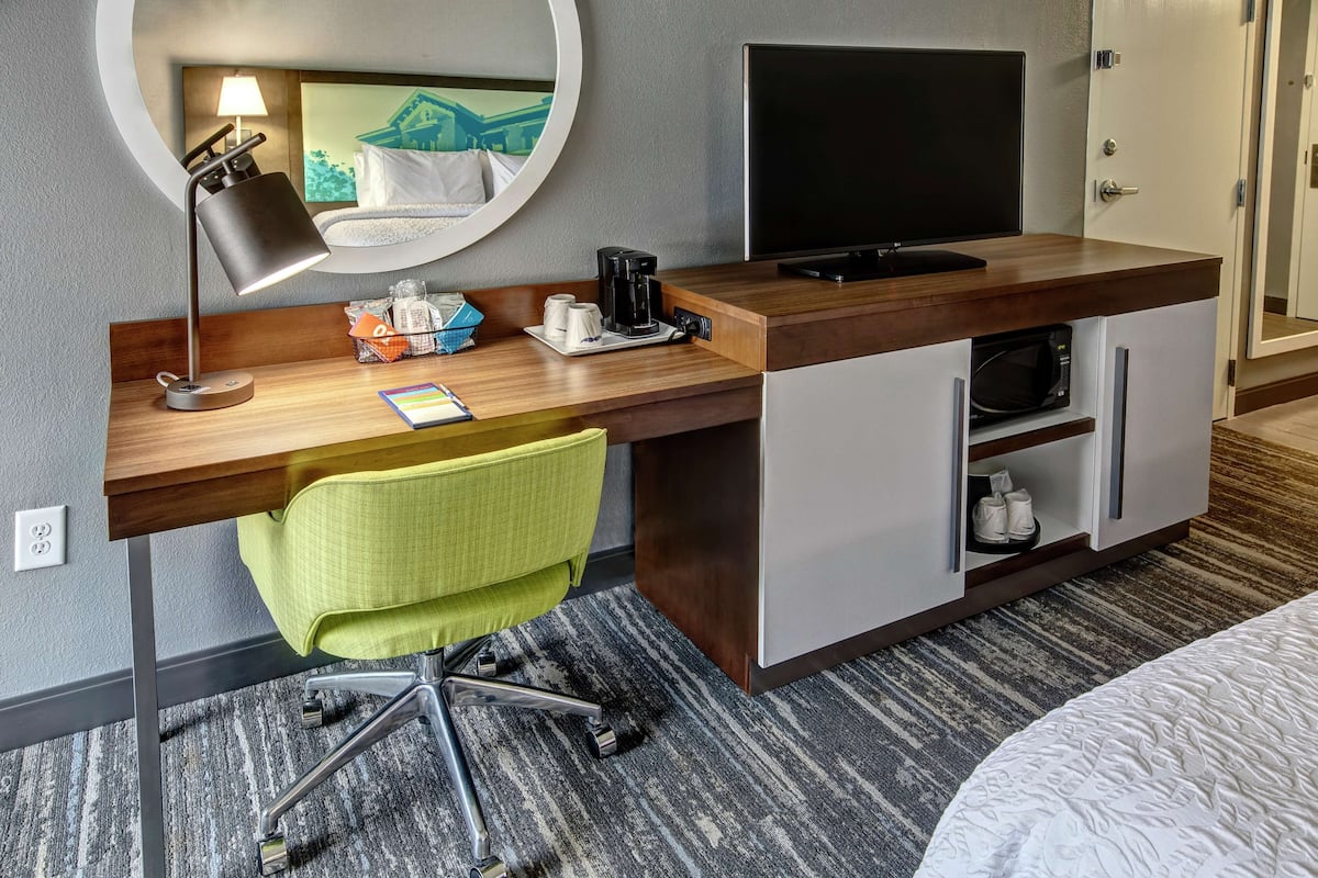 Desk, laptop workspace, iron/ironing board, free WiFi