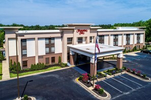 Experience the sleek design of this Hampton Inn, featuring a flat roof, covered entrance, and expansive windows.