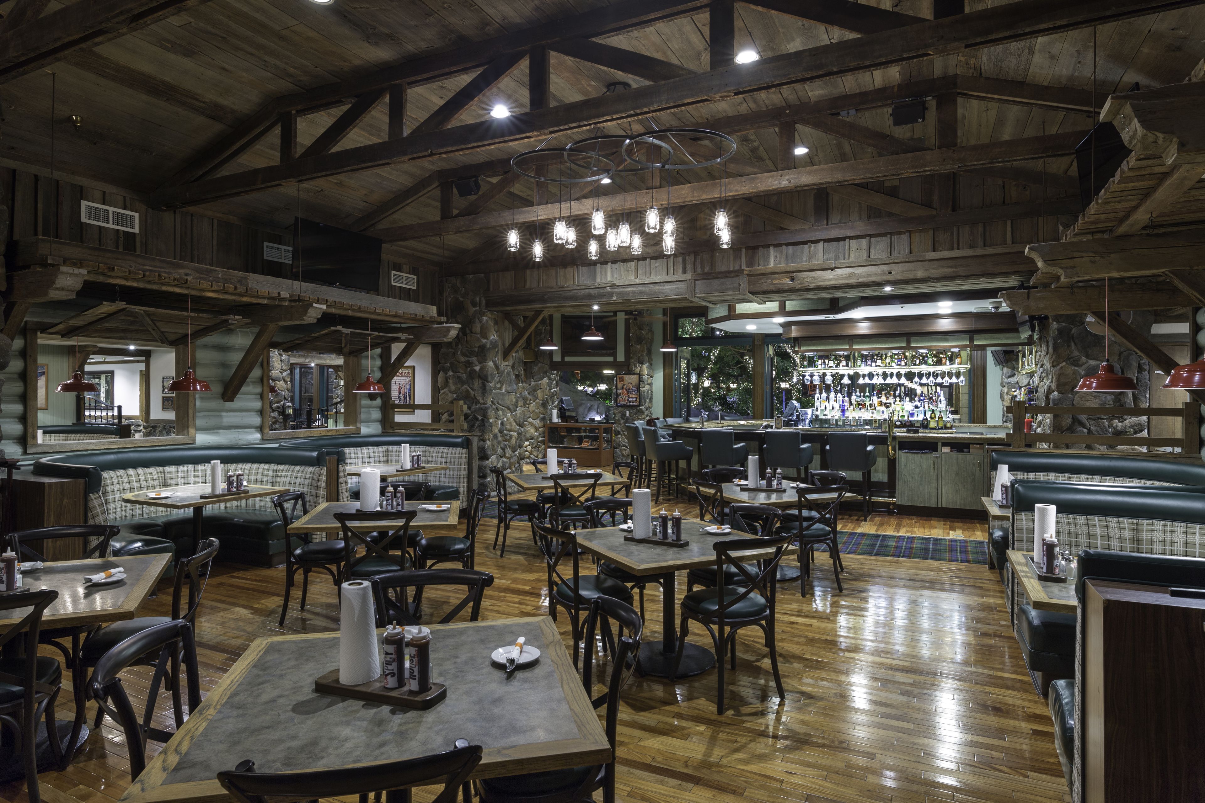 8 restaurants, dinner served, american cuisine