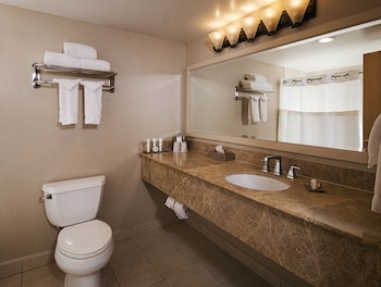 Combined shower/tub, eco-friendly toiletries, hair dryer, towels at Sams Town Hotel & Gambling Hall