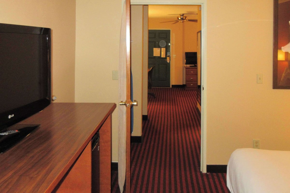 In-room safe, desk, laptop workspace, blackout curtains