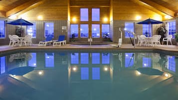 Kapalı yüzme havuzu