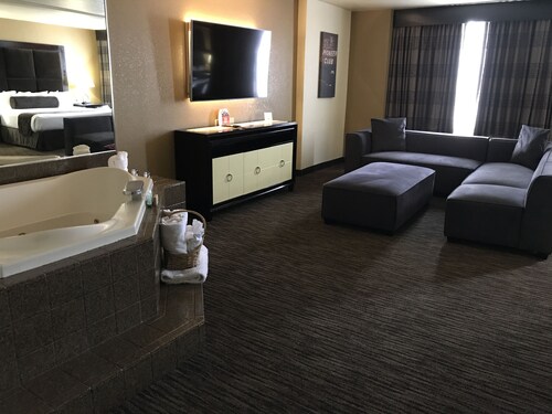 Ramada BY Wyndham Jean Hotel Casino