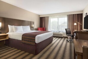 Hypo-allergenic bedding, down comforters, desk, laptop workspace - Country Inn & Suites by Radisson, St. Cloud West, MN (St Cloud)