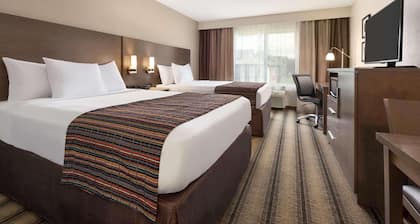 Country Inn & Suites by Radisson, St. Cloud West, MN