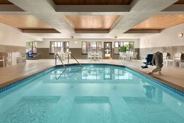 Una piscina cubierta