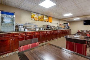 Buffet déjeuner gratuit tous les jours