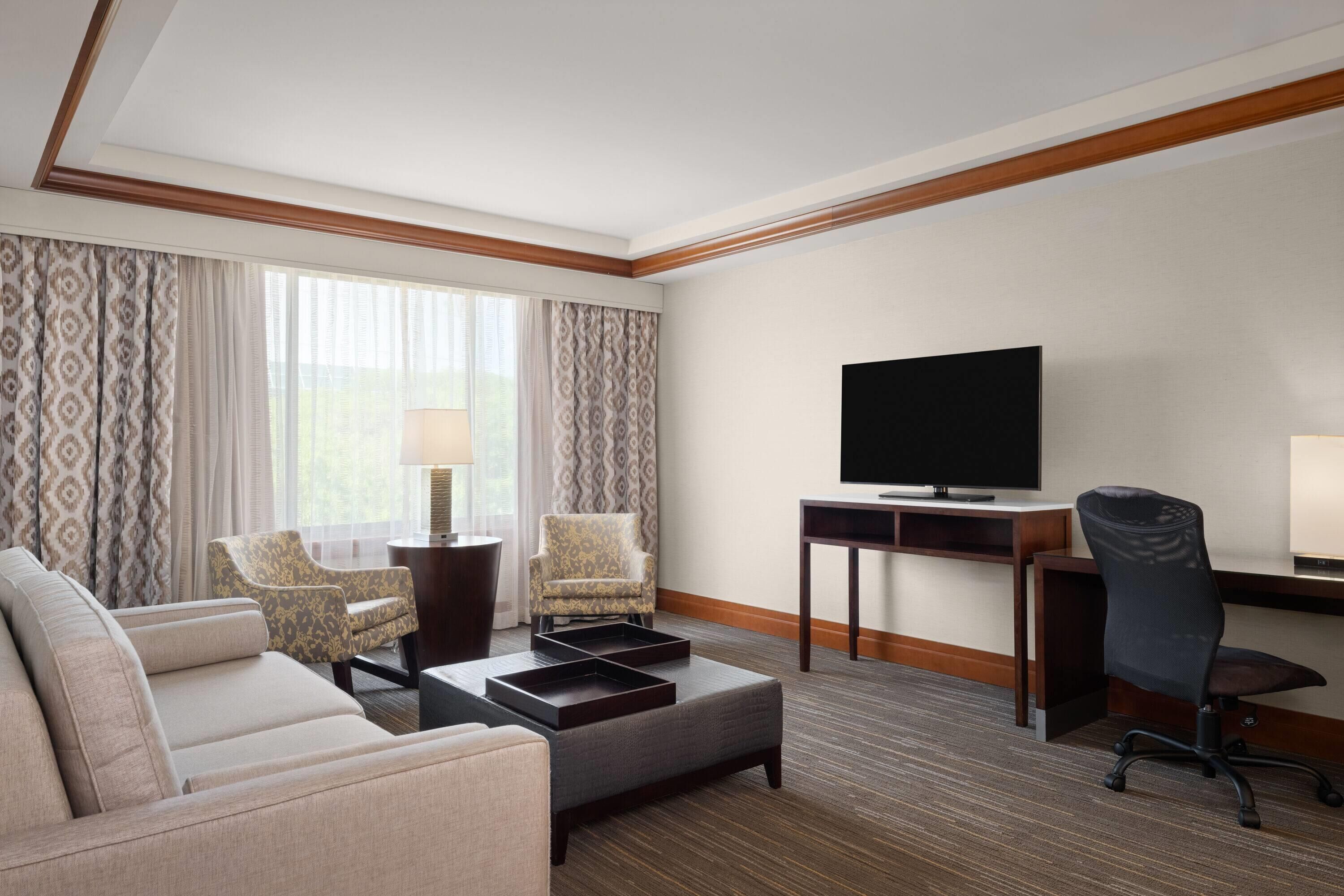 尊贵套房, 1 张特大床, 无烟房, 按摩浴缸 | 高档床上用品、羽绒被、加厚床垫、客房内保险箱