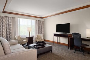 尊贵套房, 1 张特大床, 无烟房, 按摩浴缸 | 高档床上用品、羽绒被、加厚床垫、客房内保险箱