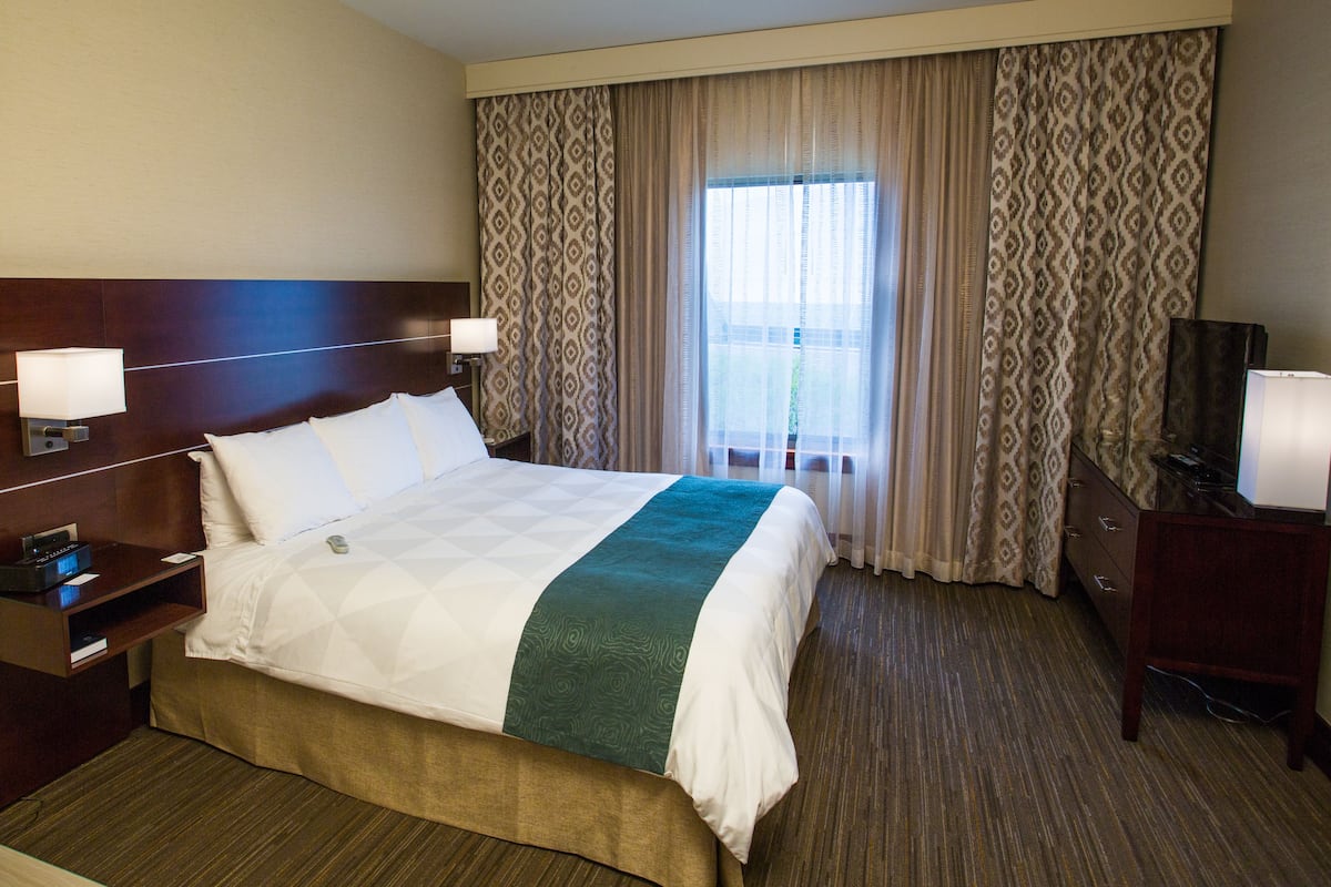 Premium bedding, down comforters, pillowtop beds, in-room safe