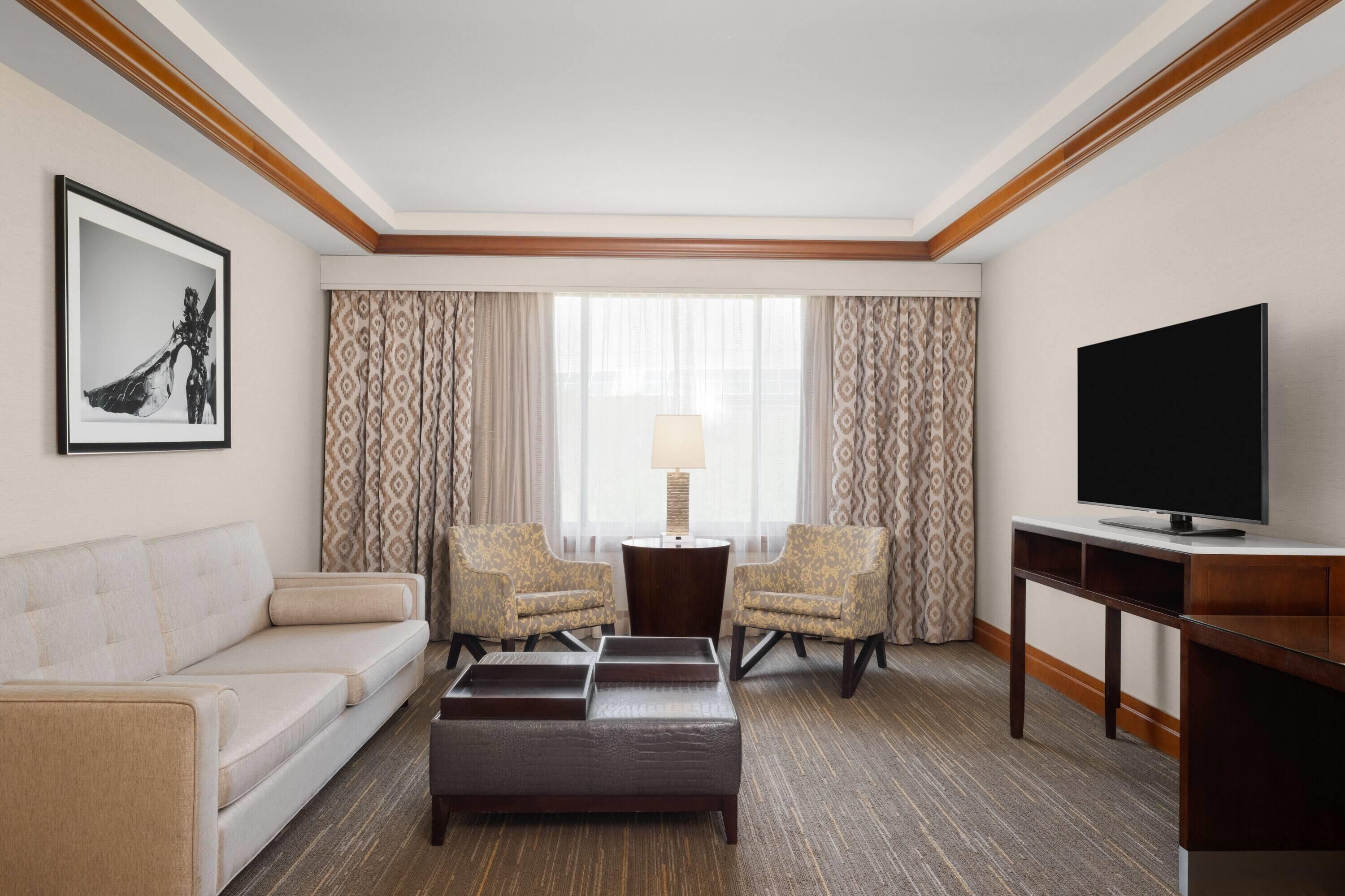 premier suite, 1 king bed, non smoking, jetted tub | premium bedding, down duvets, pillow-top beds, in-room safe