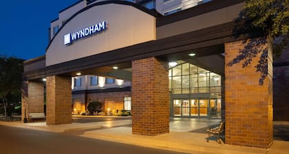 Wyndham Moline on John Deere Commons