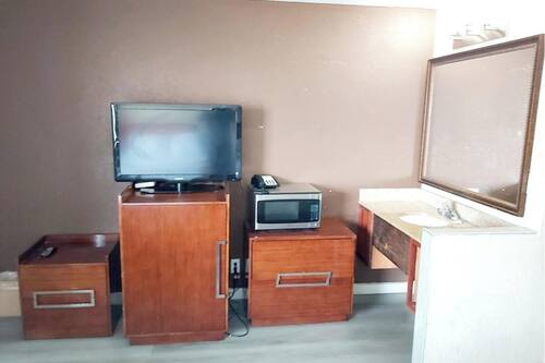 Standard Room, Multiple Beds, Smoking | Premium bedding, desk, free WiFi, bed sheets