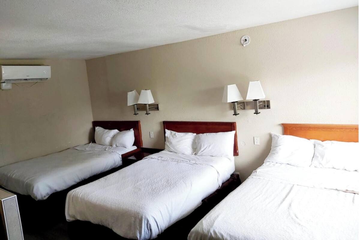 Ropa de cama de alta calidad, escritorio, wifi gratis y ropa de cama 