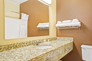 Ducha y bañera combinadas y artículos de higiene personal gratuitos