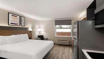 Room, 1 King Bed, Non Smoking, Kitchenette | Premium bedding, desk, blackout drapes, iron/ironing board