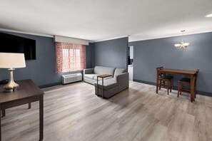 Habitación Deluxe, 1 cama King size, para no fumadores (Deluxe Family Room) | Ropa de cama de alta calidad, camas con pillow-top y escritorio 