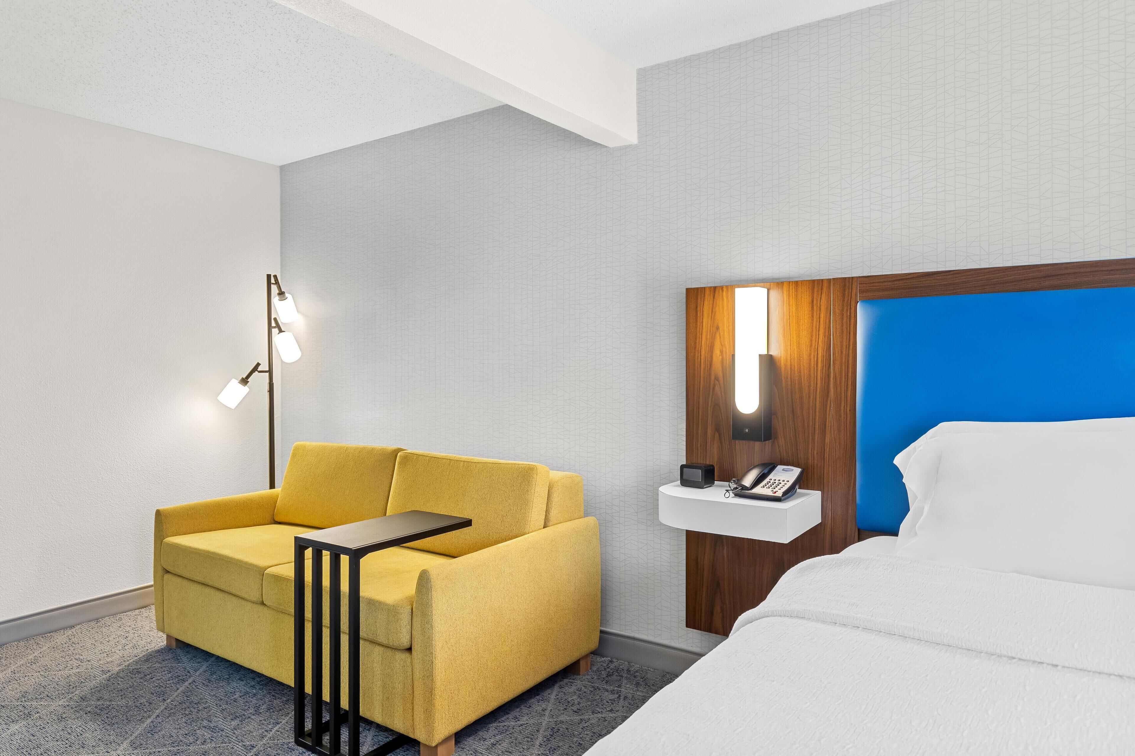 One king study sofabed non smoking | Living area | Flat-screen TV, pay movies