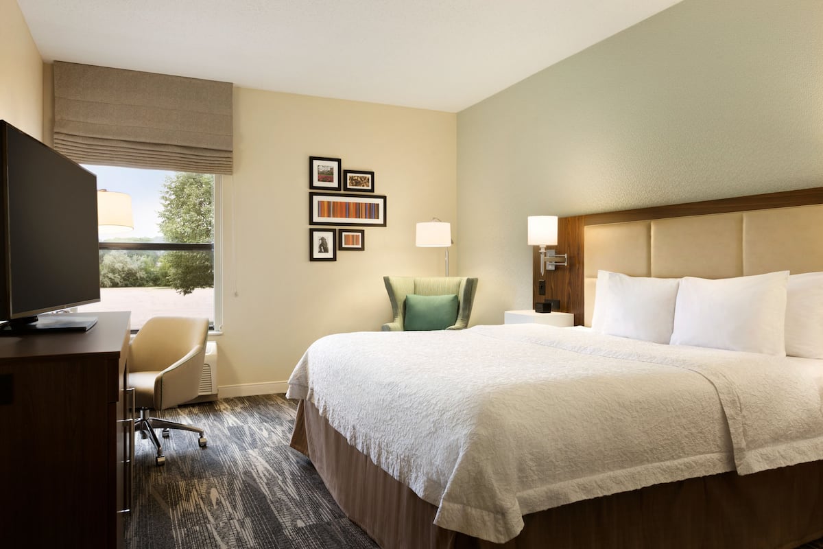 Bureau, fer et planche à repasser, lits bébé (gratuits), Wi-Fi gratuit