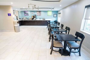 Desayuno continental incluido todos los días 