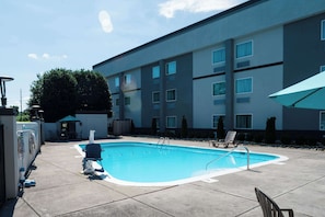 Seasonal outdoor pool, open 10:00 AM to 10:00 PM, pool umbrellas