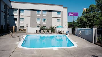 Seasonal outdoor pool, open 10:00 AM to 10:00 PM, pool umbrellas