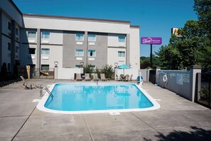 Seasonal outdoor pool