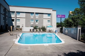 Piscine extérieure (ouverte en saison)