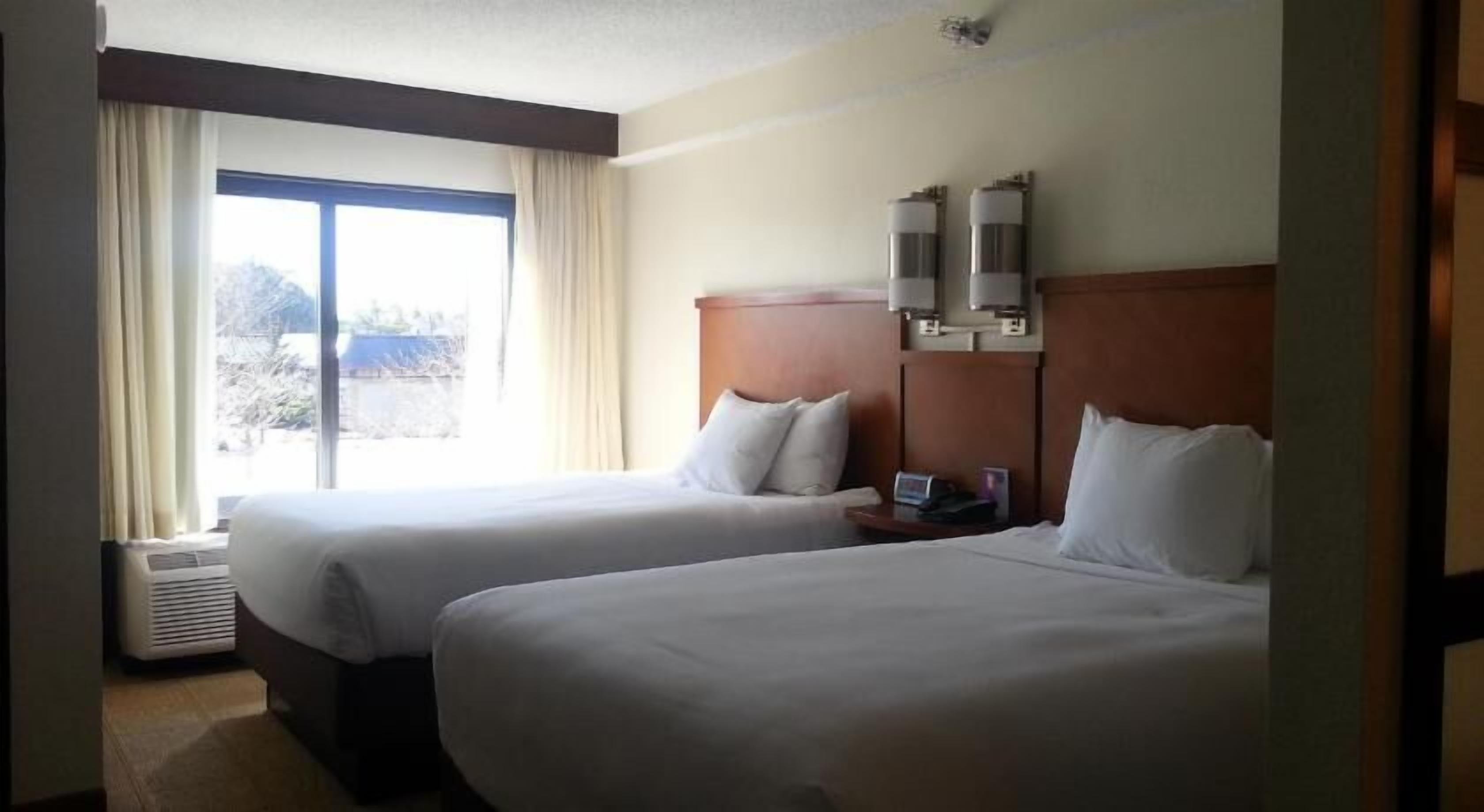 Premium bedding, pillowtop beds, in-room safe, desk